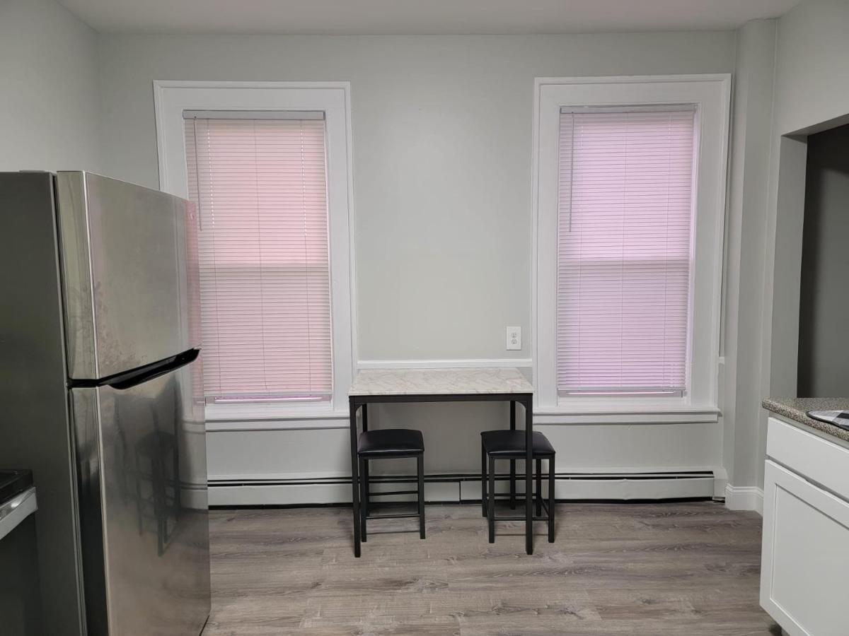 Room For Rent In Apartment Hartford Eksteriør billede